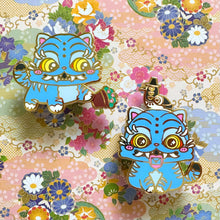 Load image into Gallery viewer, Tiger Springy Pins
